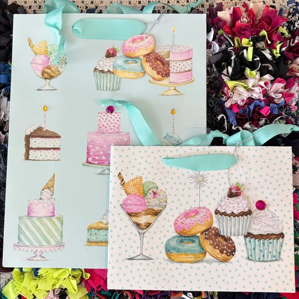 🆕Papyrus 2 Gift Bags And 2 Packages Of Tissue Paper